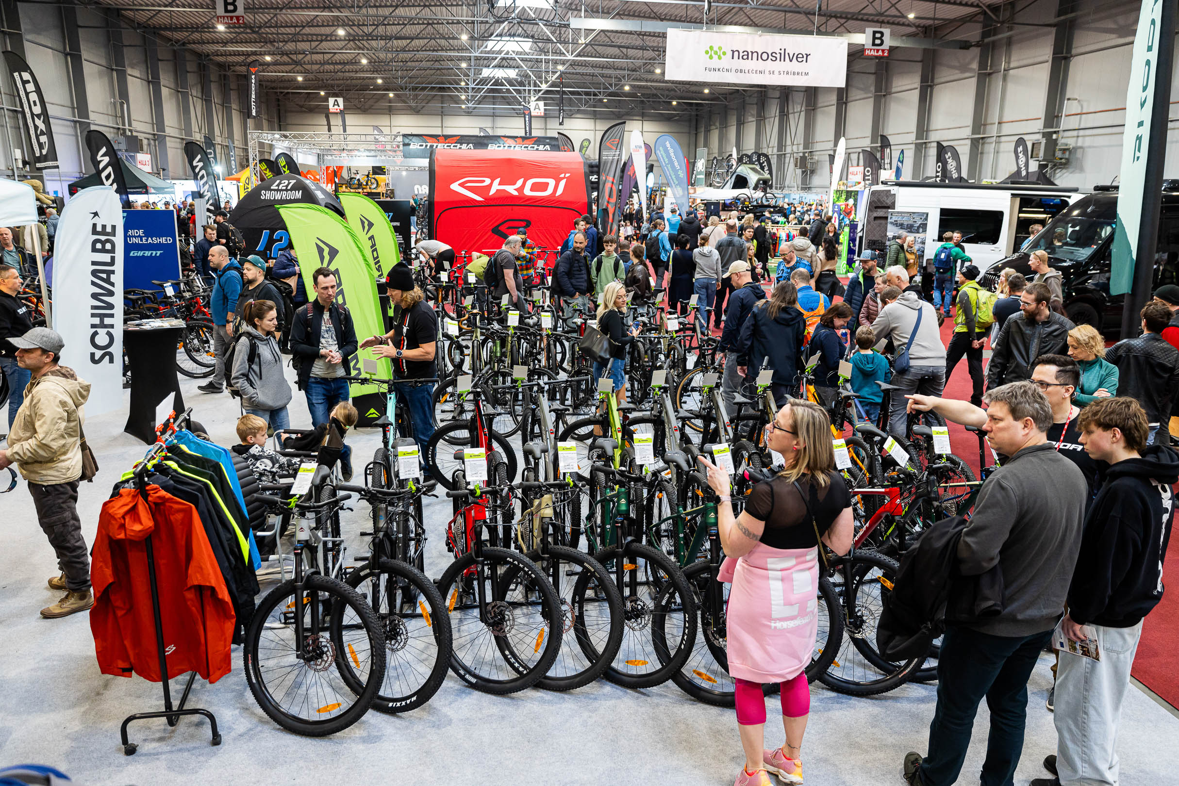 Veletrhy v PVA EXPO PRAHA na jaře prezentovaly tisíce firem z patnácti oborů dvěma stům tisícům návštěvníků